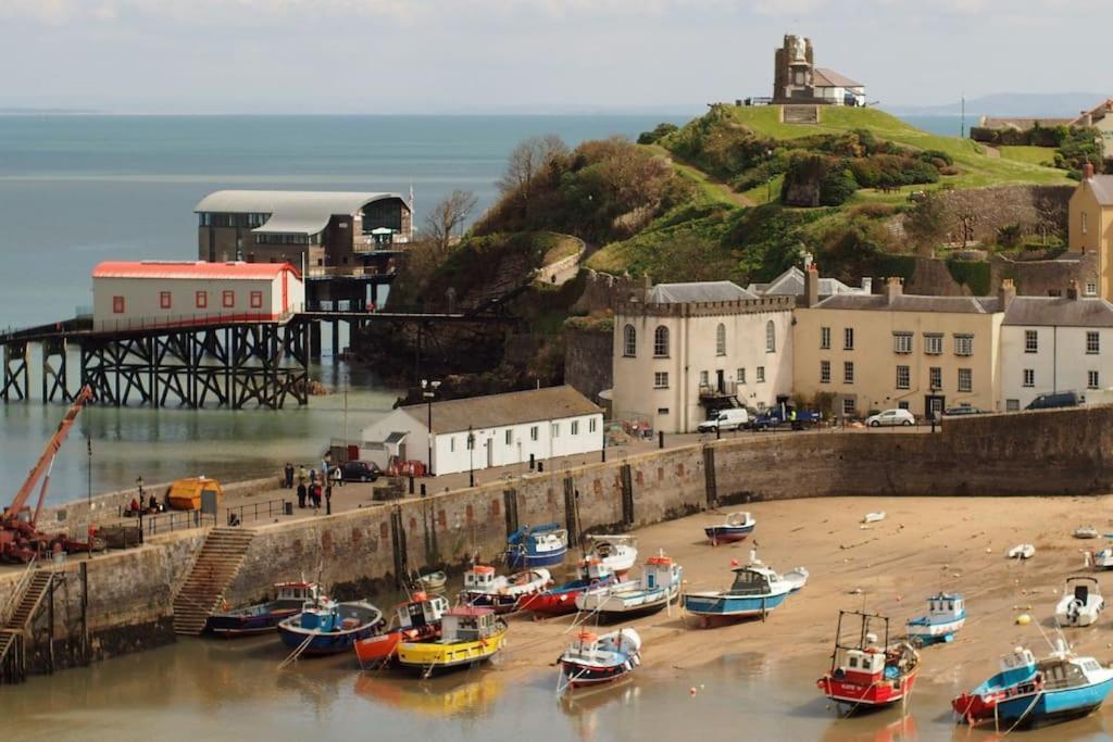 The Potting Shed Near Tenby, 100" Projector, Four Poster Bed, On-Site Hot Tub Access Via Spa Pack, Breakfast Exterior foto
